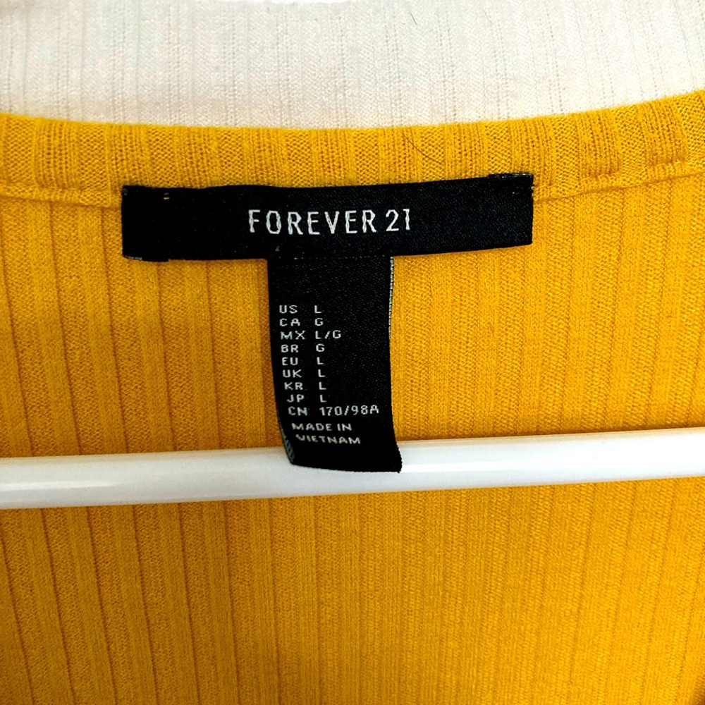 Mustard Cropped V-Neck - Picture 2 of 4